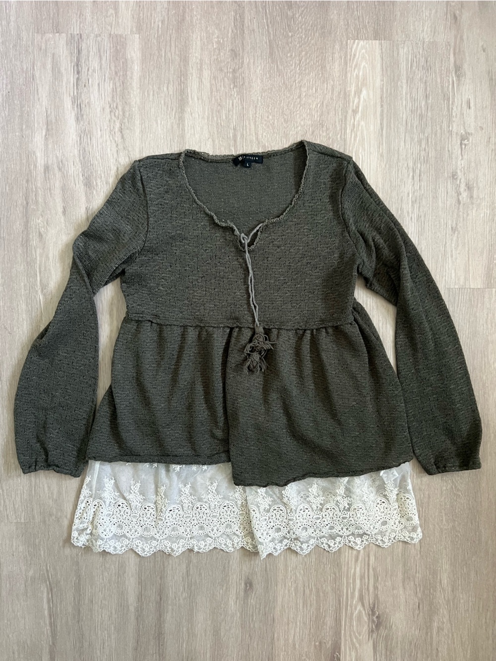 V-Neck tie Olive Green Sweater Long Sleeve with White Lace Trim Lg - Fairycore